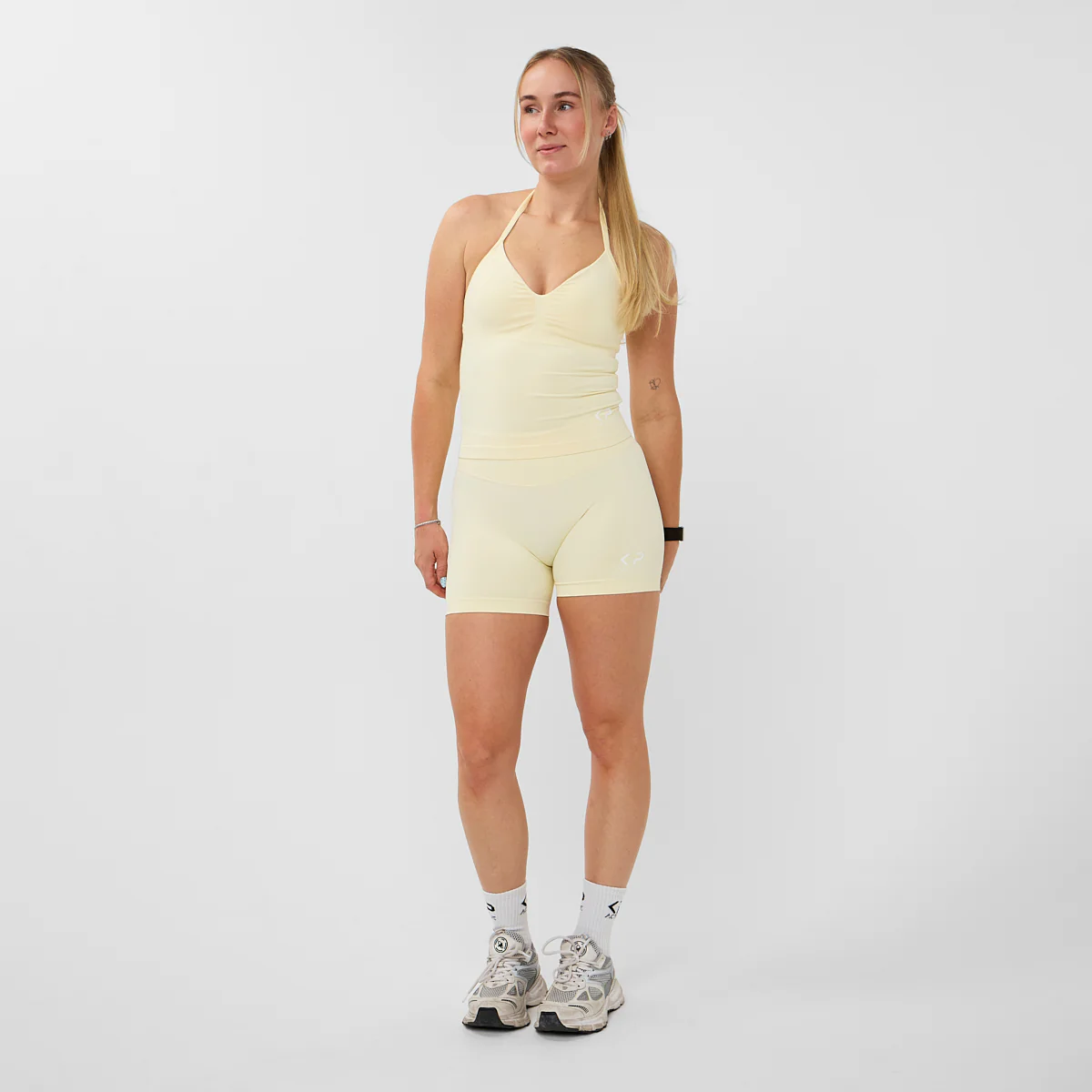 SEASONAL BUTTER YELLOW SHORT