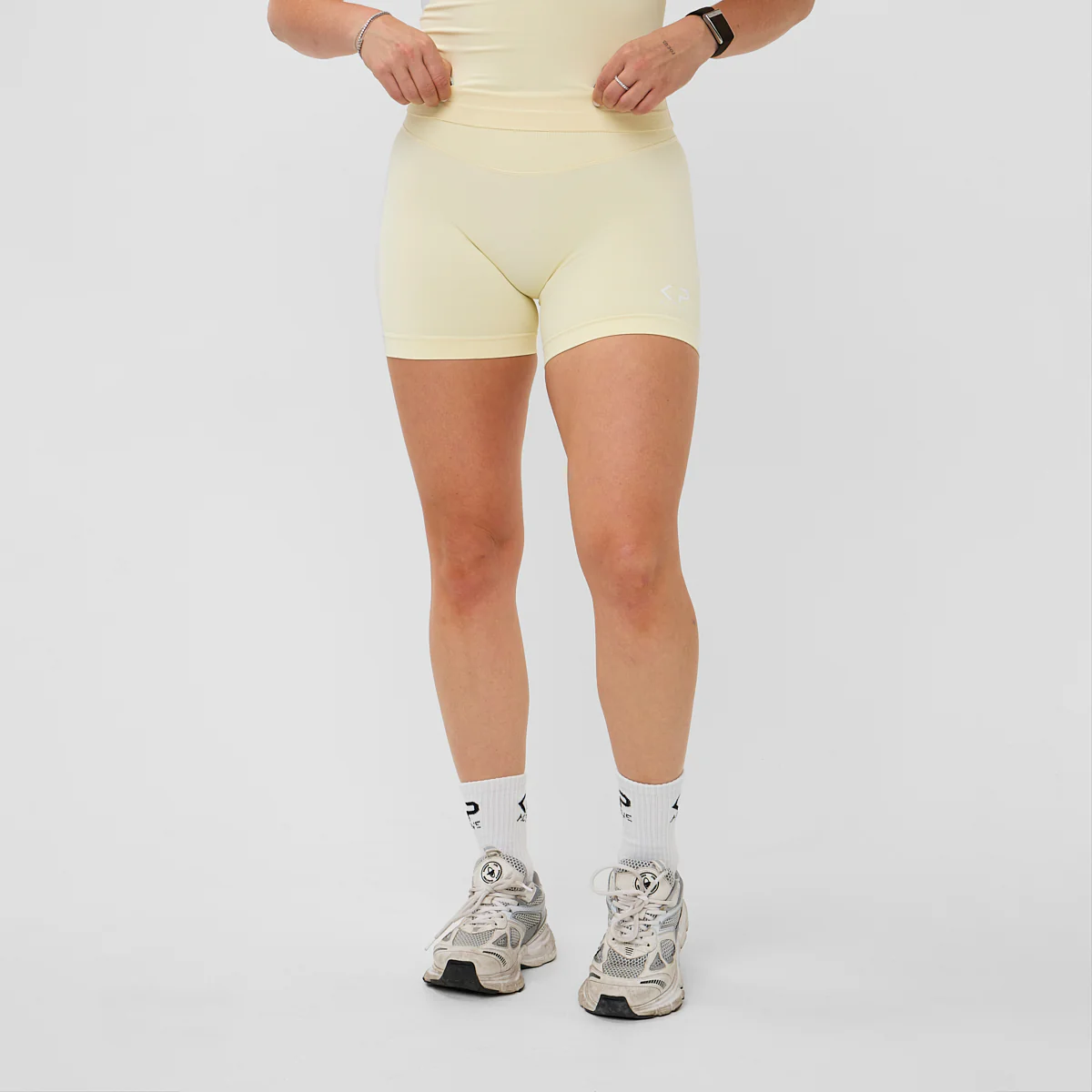 SEASONAL BUTTER YELLOW SHORT - Image 4