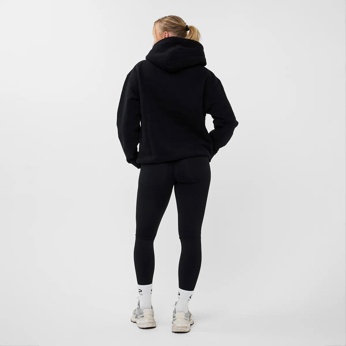 CLASSIC HOODIE BLACK - Image 5