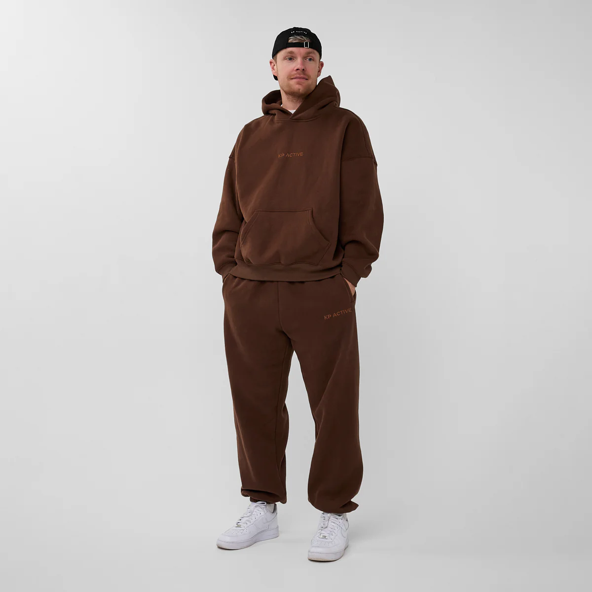 SERIES HOODIE BROWN - Image 4