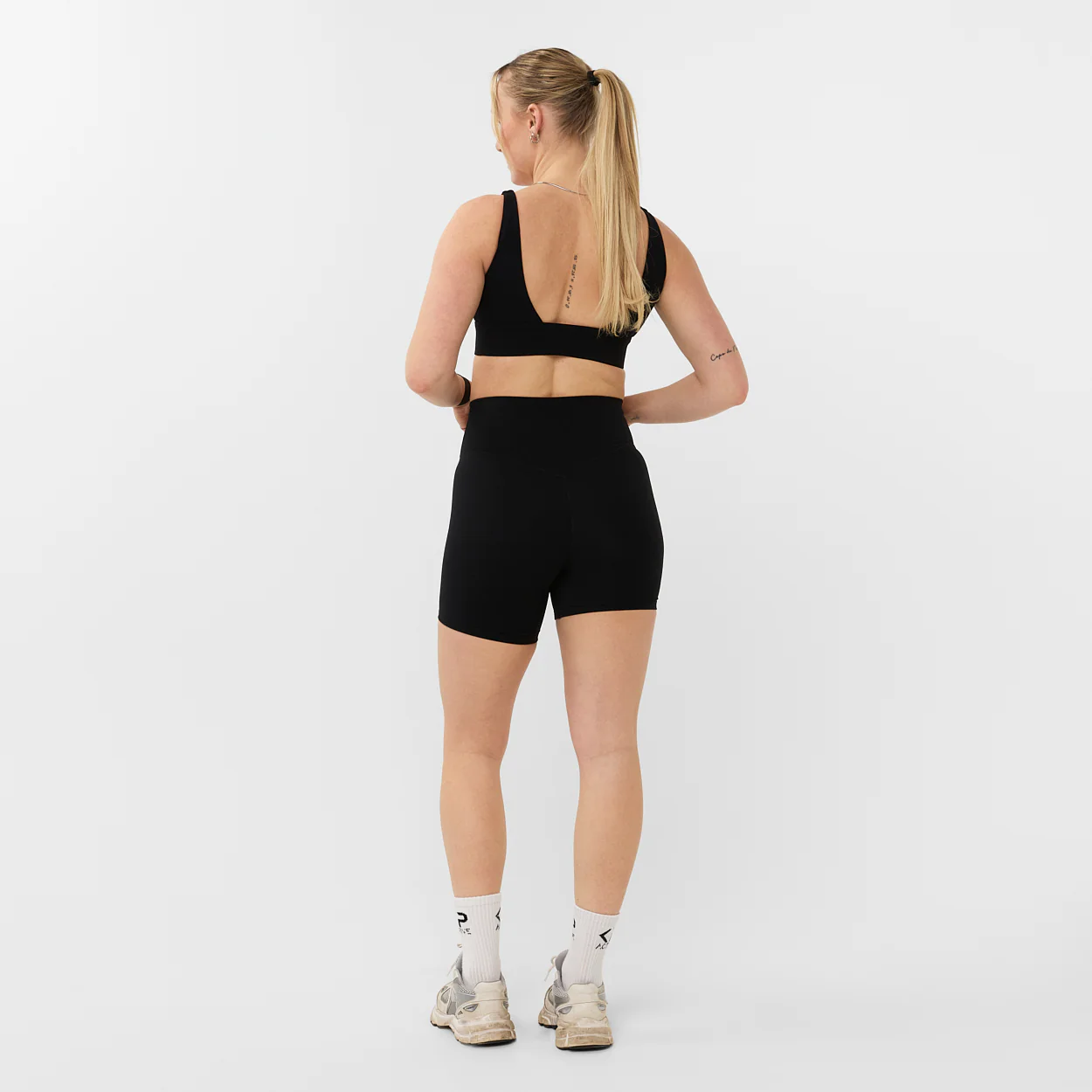 V-SHAPE SHORT BLACK - Image 3