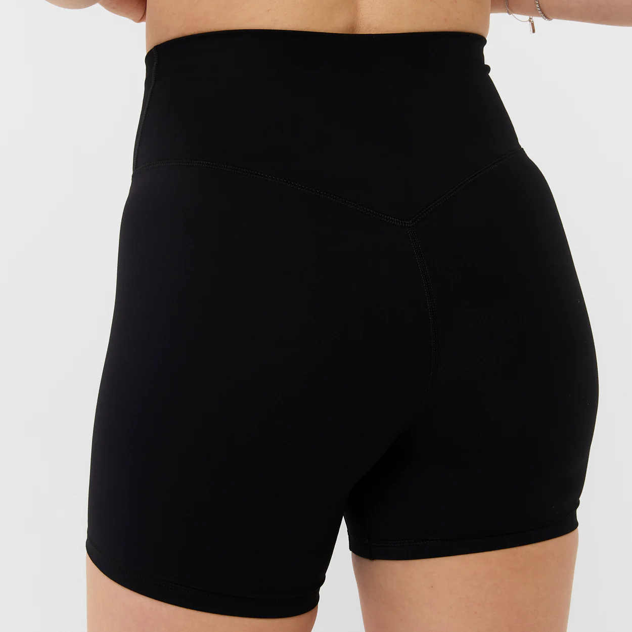V-SHAPE SHORT BLACK - Image 4