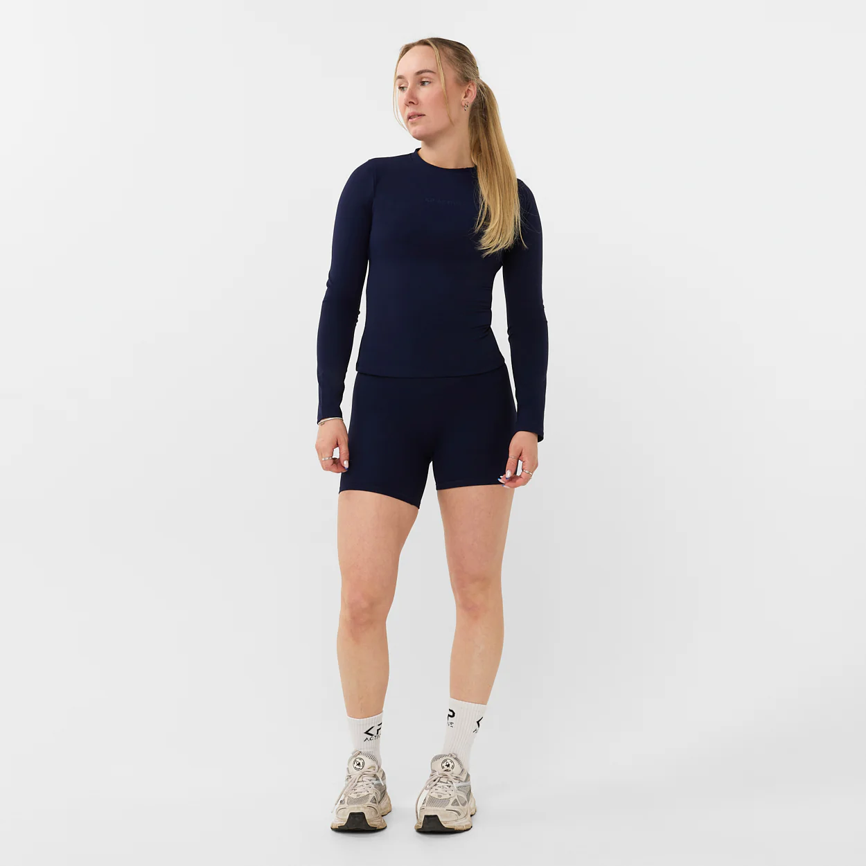 V-SHAPE SHORT NAVY - Image 3